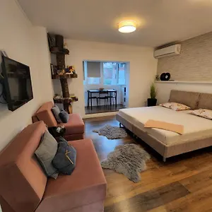 Traveler's Place At Centre Apartment